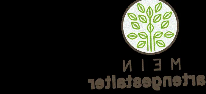 Schlauchgarten mit Blumen und Dekoration